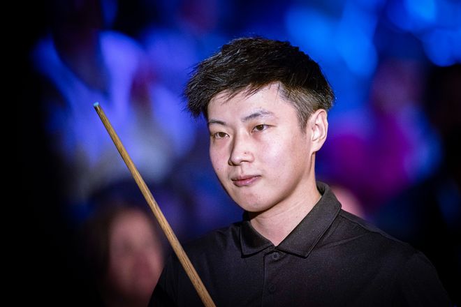 两位选手在 两位选手在