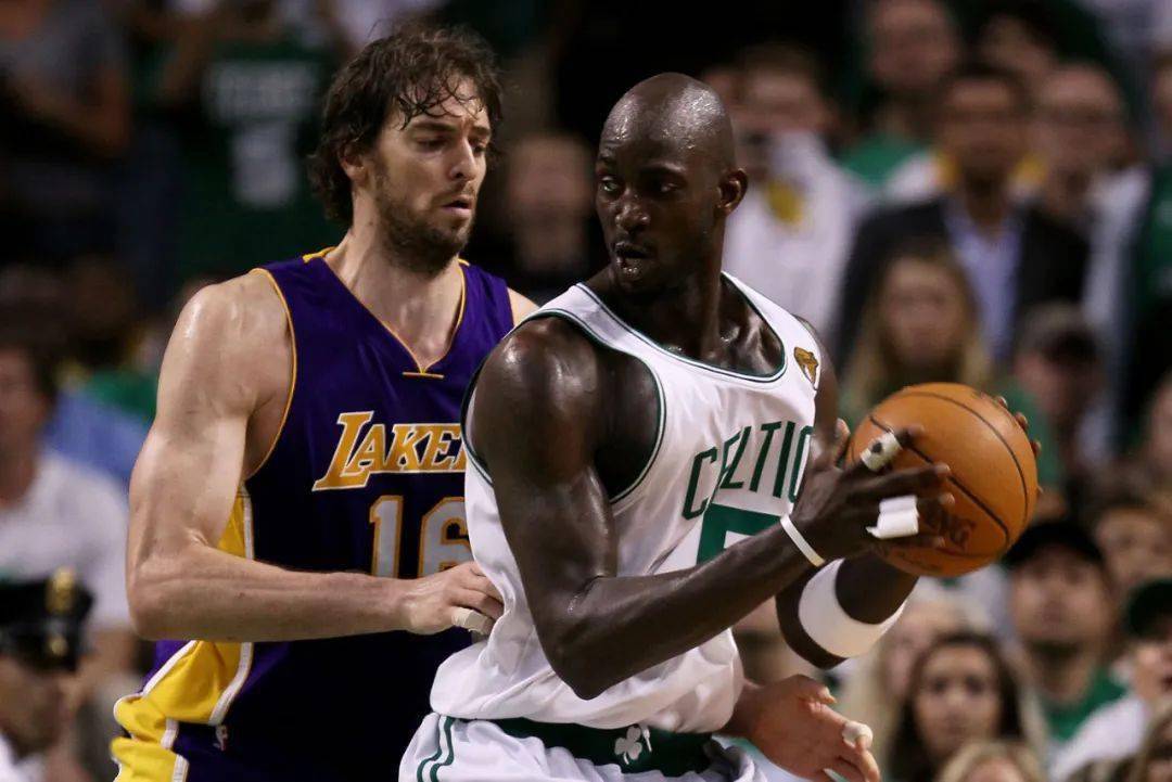 库里：腿筋伤势改变休赛期 希望今年能在季后赛走得更远